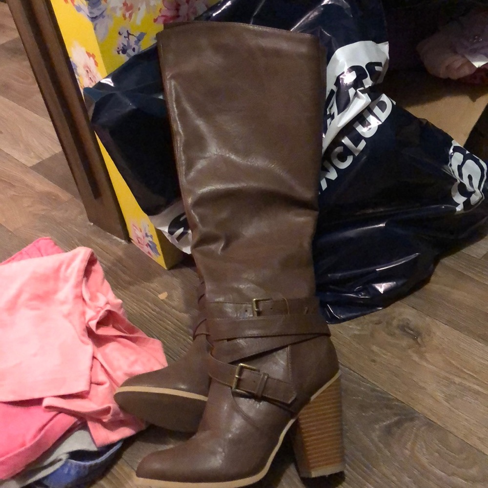 Brown boots worn once